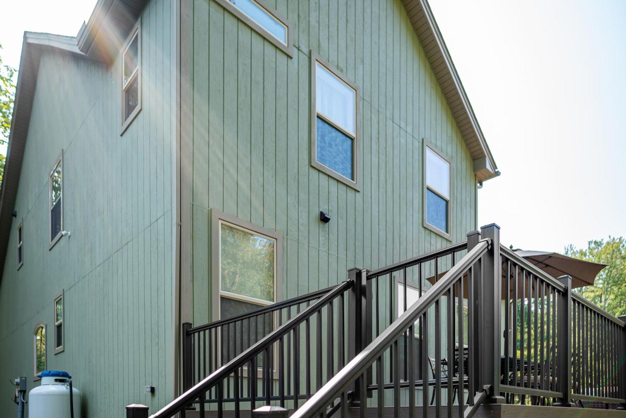 Harmony Getaway 4br Near & Holiday home
