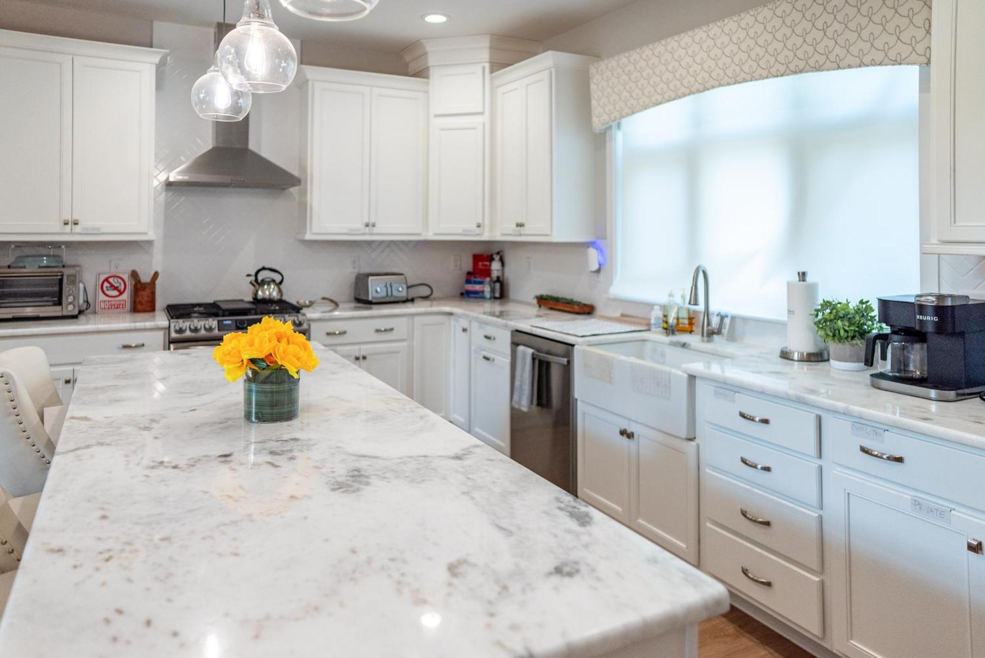 Harmony Getaway 4br Near & Holiday home *
